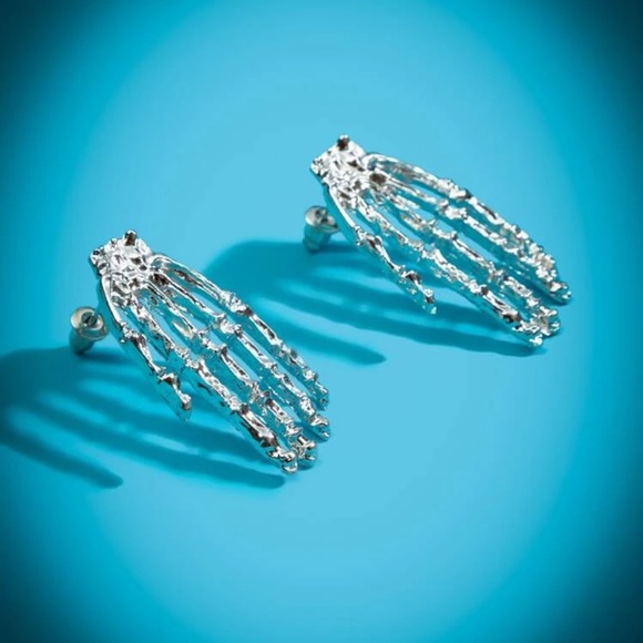 💀 Awesome Metallic Skeleton Hand Bone Stud Earrings 💀 - Picture 2 of 4